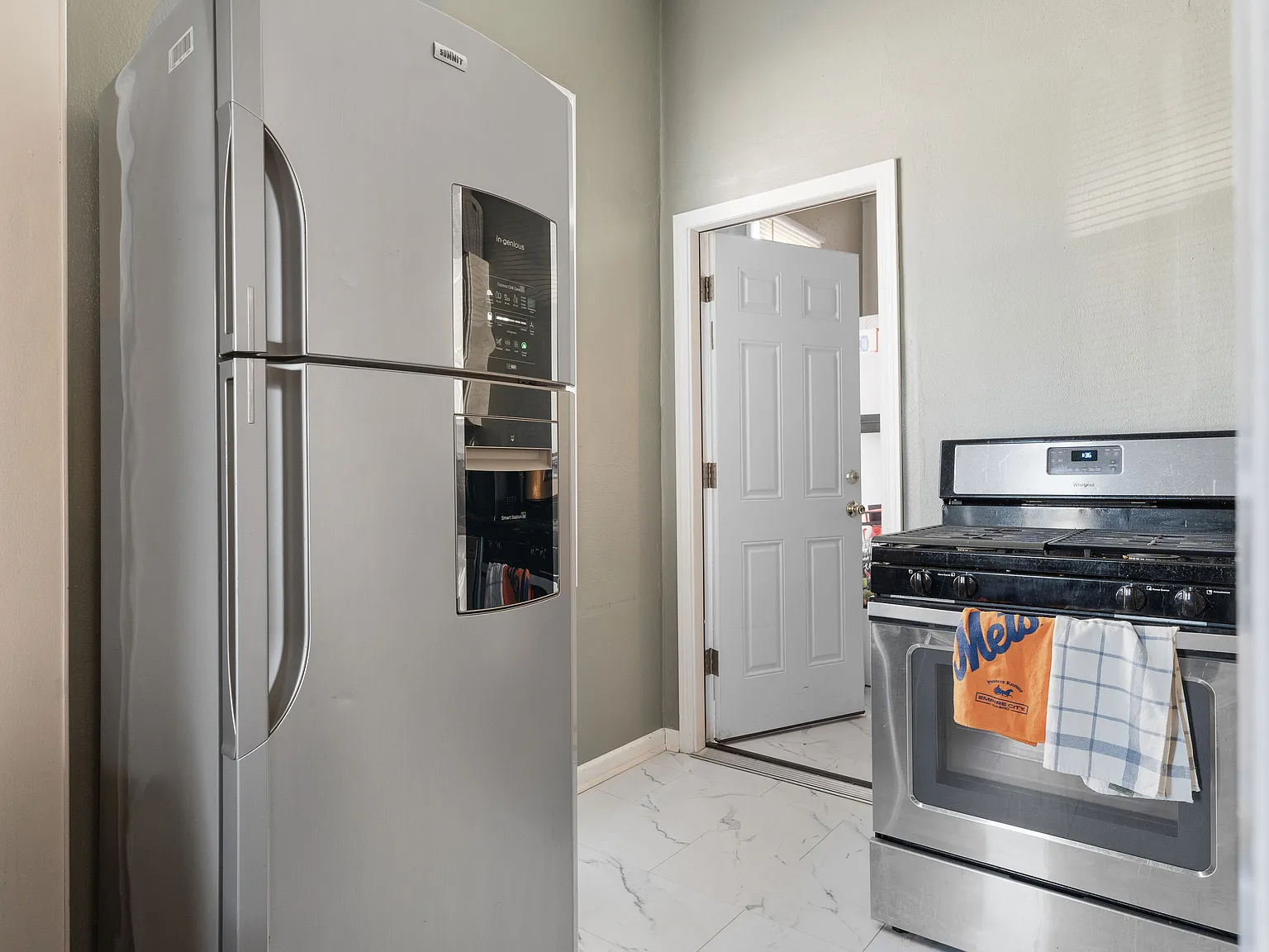 3 bed, 1500 sqft, $2,100 — Photo 4