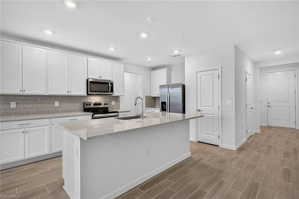 3 bed, 2.5 bath, 1816 sqft, $2,800 — Photo 1