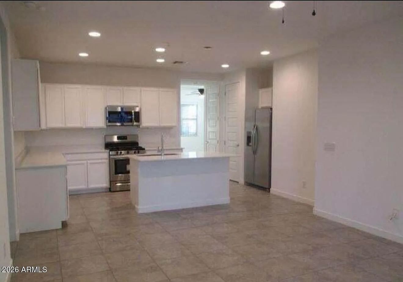 3 bed, 2.0 bath, 1595 sqft, $2,300 — Photo 3