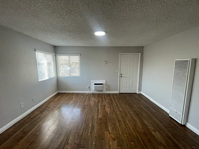 Studio, 400 sqft, $1,575 — Photo 4