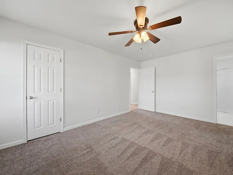 1403 Herrington Rd — Photo 10