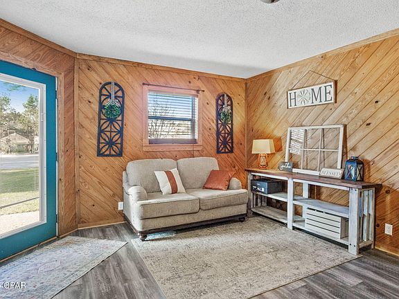 2nd image of 825 Idlewood Ct