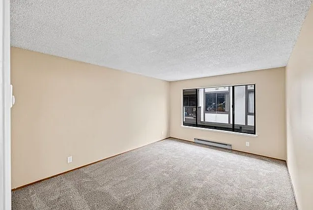 Park Plaza Apartments — Photo 16