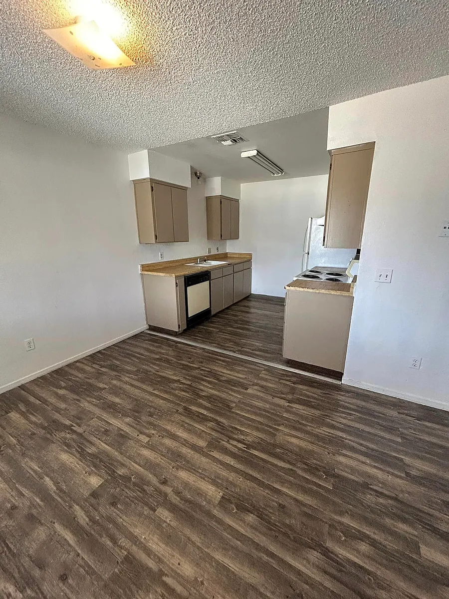 Building Photo - 47 S Rogers Ln #201