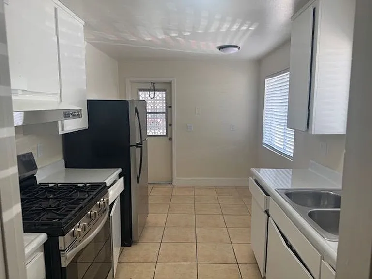 1009 S Roosevelt St — Photo 3