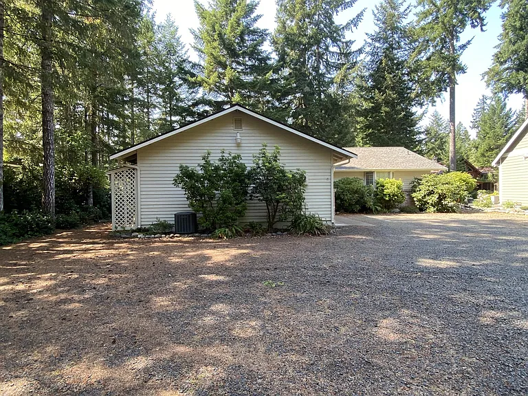 501 E Michelle Dr — Photo 29