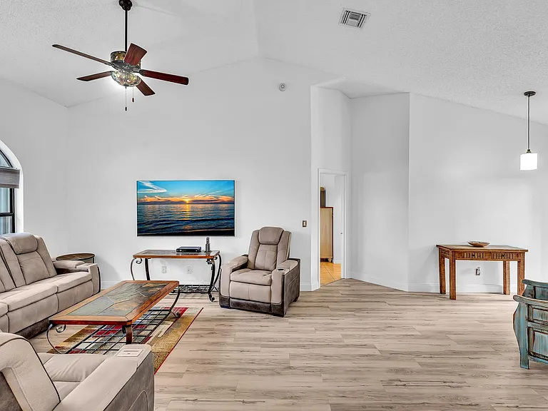 8099 Cassia Dr — Photo 7