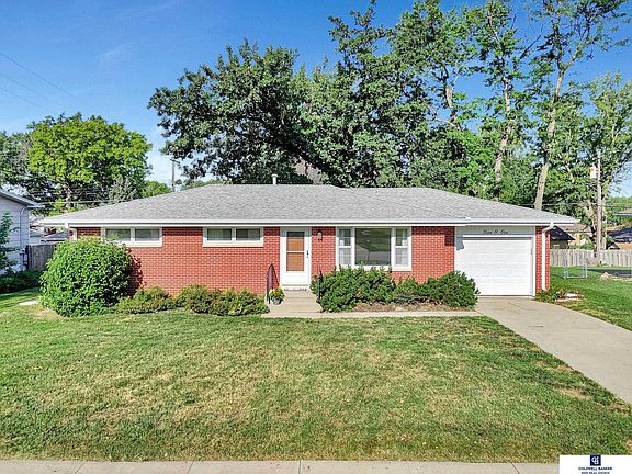 2nd image of 901 El Avado Ave