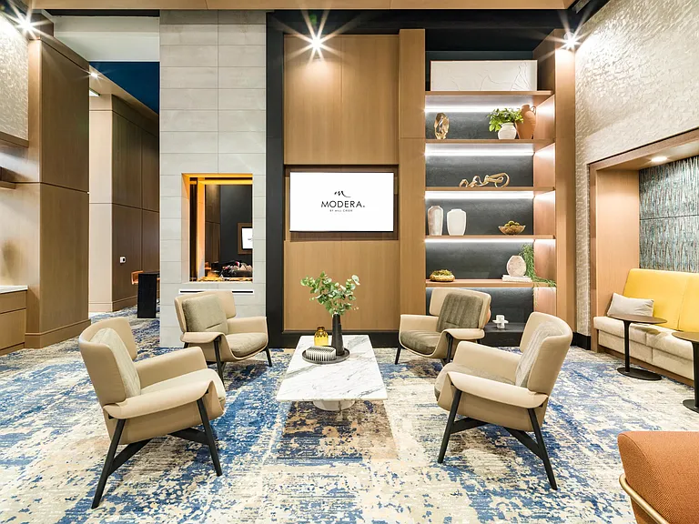 A welcoming resident lounge at Modera McGavock, blending warm finishes and curated seating just minutes from Nashville's dining, music, and nightlife.