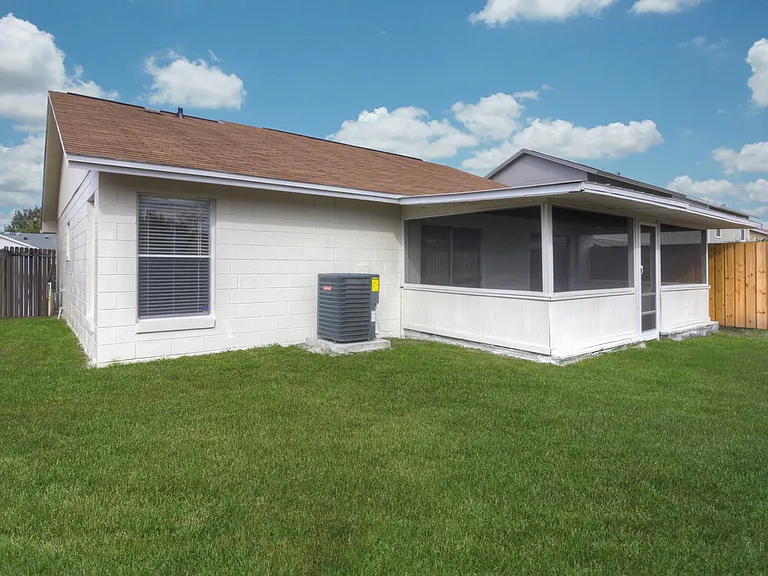 1247 Holly Springs Cir — Photo 13