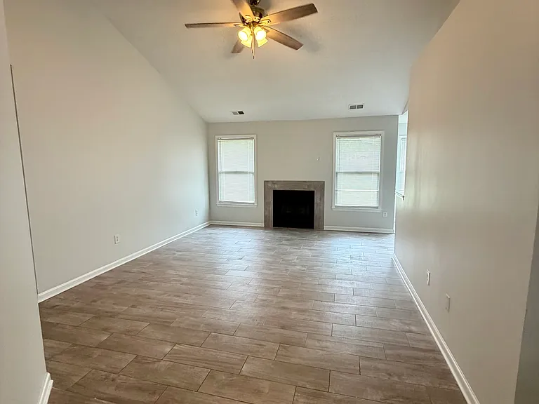 4728 Hartland Pkwy — Photo 3