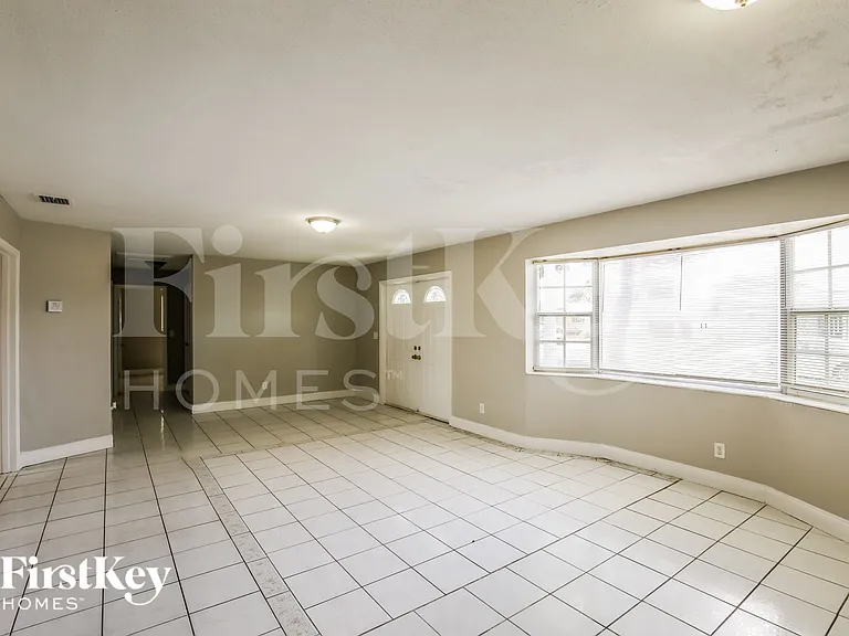 7171 SW 10th Ct — Photo 2