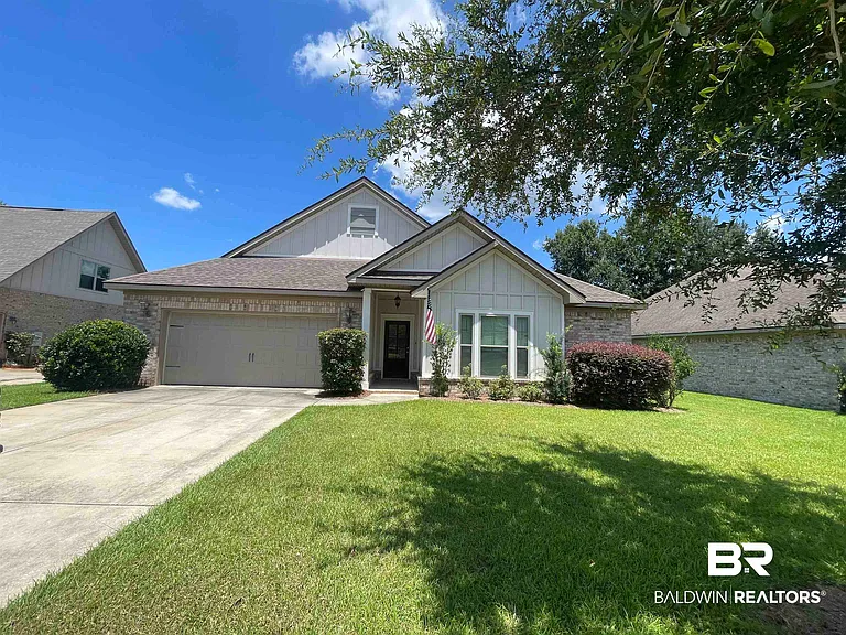 253 Hawthorne Cir — Photo 1
