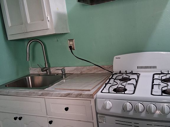 2nd image of 1221 E 90th St #B
