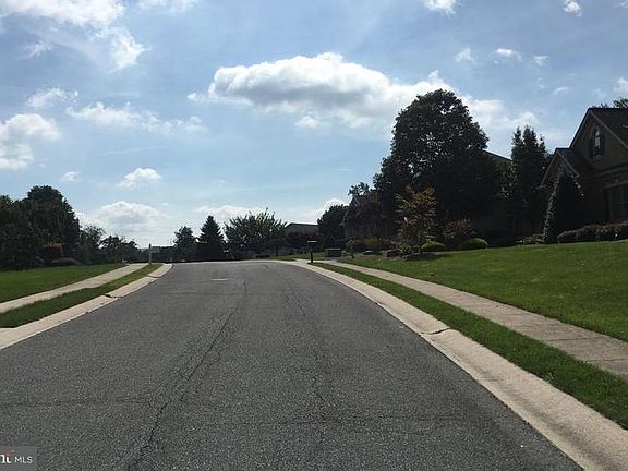 3rd image of 37 Tall Oaks Dr
