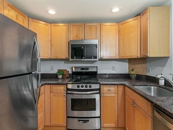 2nd image of 95 2nd St #3