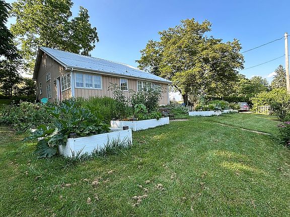 Loft Style Apt and Garage