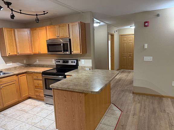 5th image of 1426 W Broadway St #305
