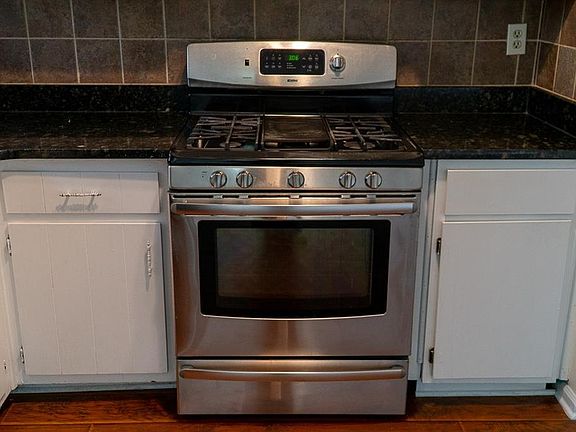 5th image of 384 Hemlock Dr