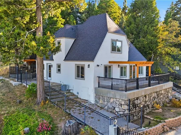 27981 Lakes Edge Rd, Lake Arrowhead, CA 92352