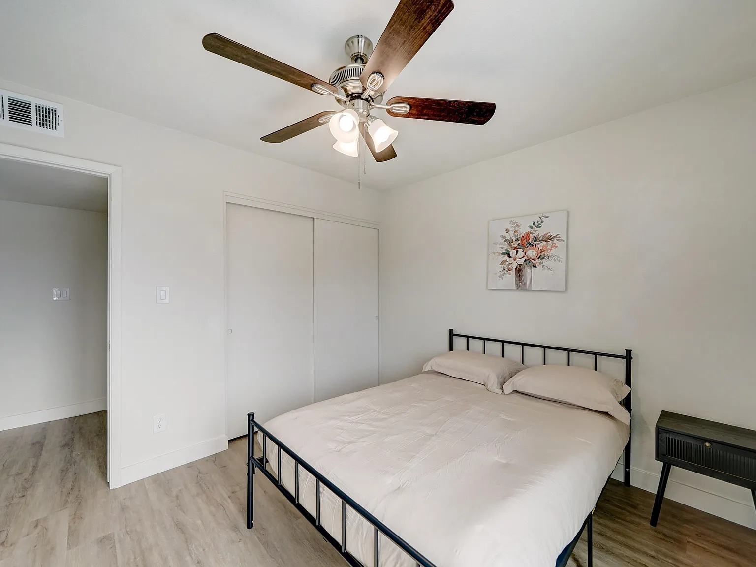 4 bed, 3.0 bath, 2048 sqft, $845 — Photo 1