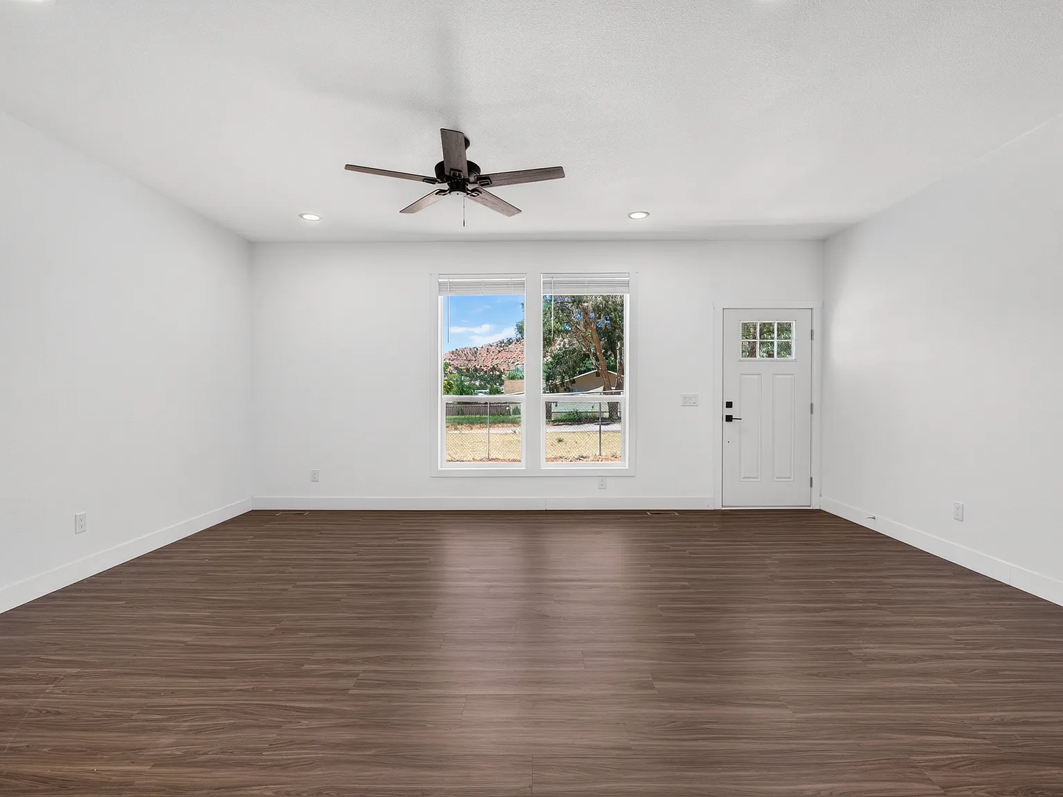 5 bed, 2200 sqft, $2,200 — Photo 4