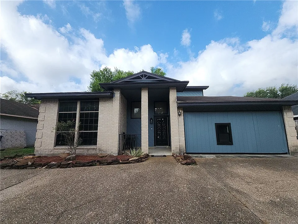 5221 Cromwell Dr