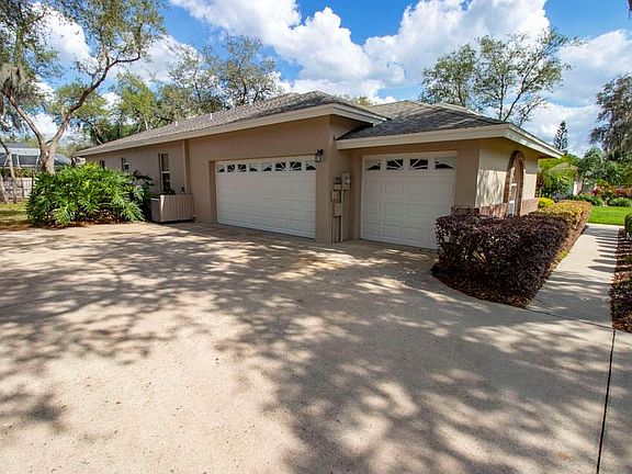 3rd image of 2802 Clubhouse Dr