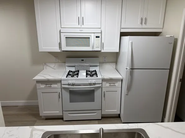 950 Seven Hills Dr, Henderson, NV