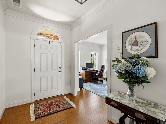 4th image of 6715 Donahue Dr