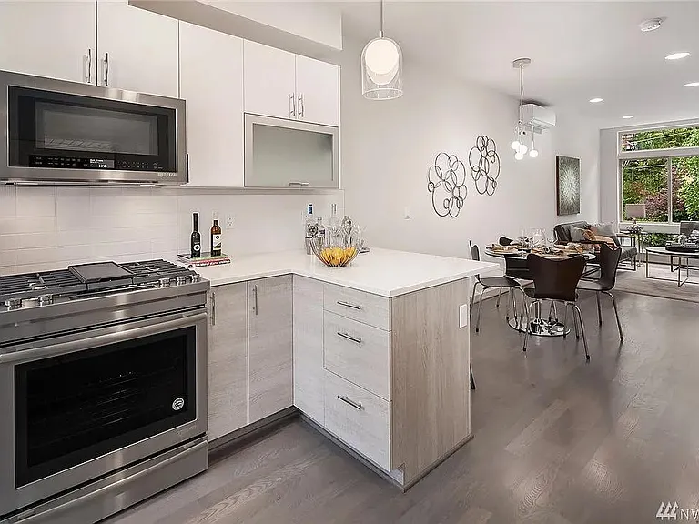 118 W Florentia St #B — Photo 3