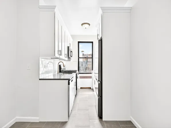 190 East Mosholu Parkway South image 13 of 36