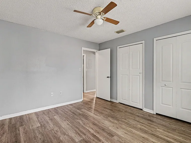 2280-2286 Fox Hollow Dr — Photo 11