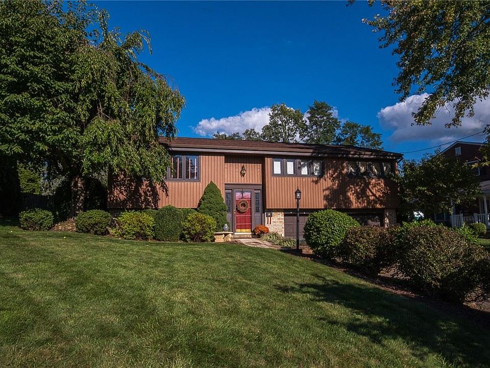 1st image of 223 Rivercrest Dr