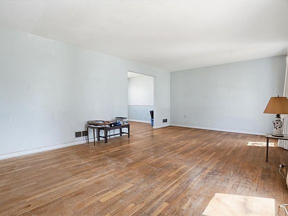 5th image of 108 Oxbridge Dr