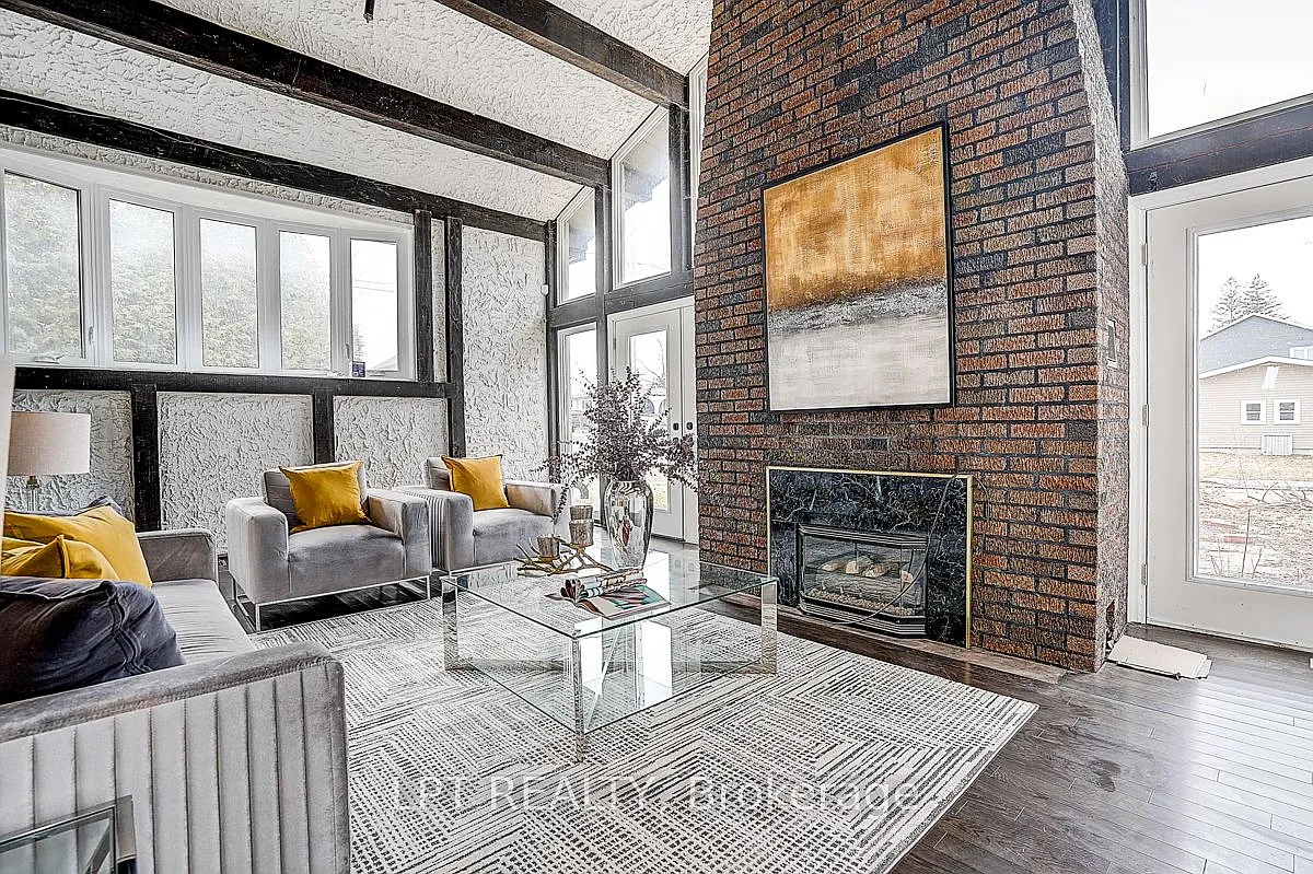6 bed, $4,100 — Photo 1