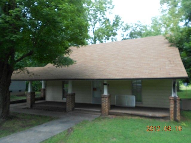 2nd image of 502 Copel St