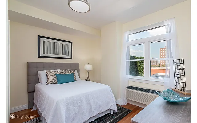 Rented by Douglas Elliman | media 38