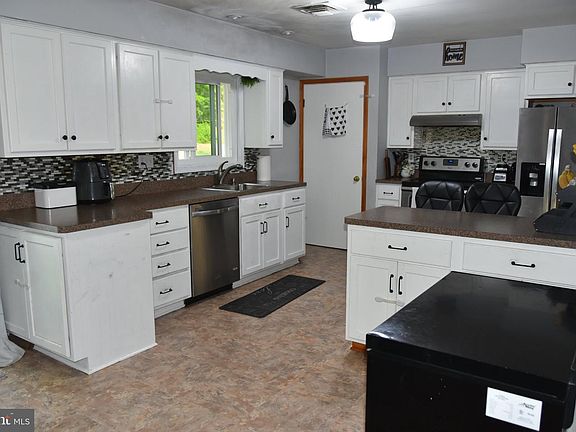 5th image of 8610 Croom Rd