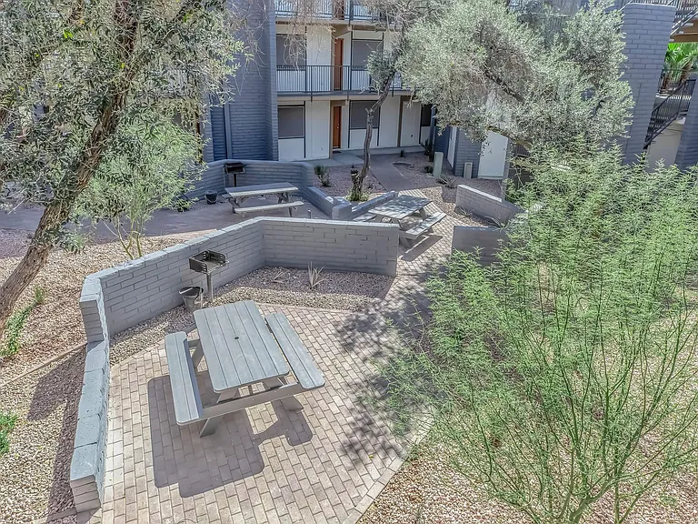 The Loreto Apartments — Photo 7
