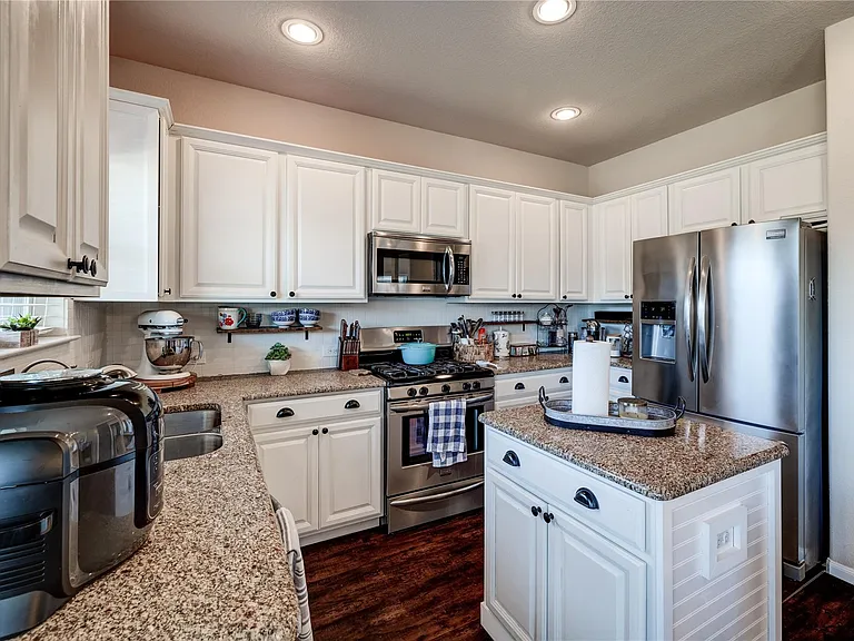 5901 Scenic Lake Dr — Photo 15