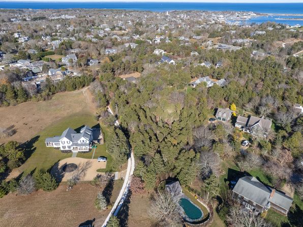 26 Mill Hill Rd, Edgartown, MA 02539