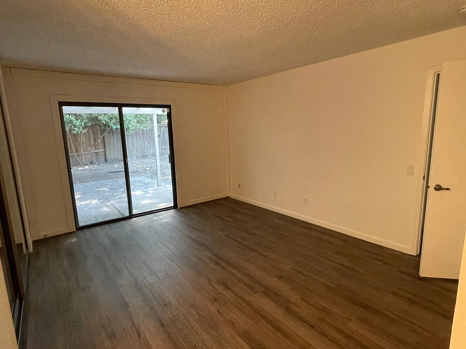 3 bed, 1400 sqft, $2,295 — Photo 3