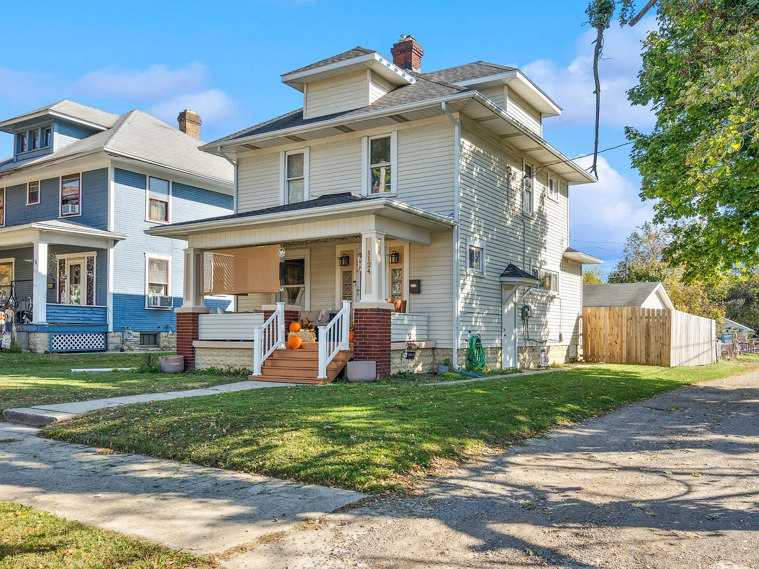 1124 Elm St — Photo 3