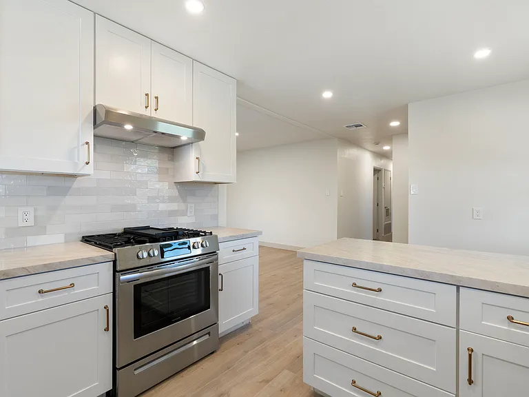 715 W Oregon Ave — Photo 13