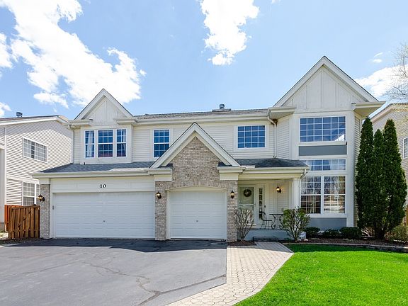 3000 square foot Windsor model w/ brick, front porch, brick pavers side aprons & walkway, 3 car garage