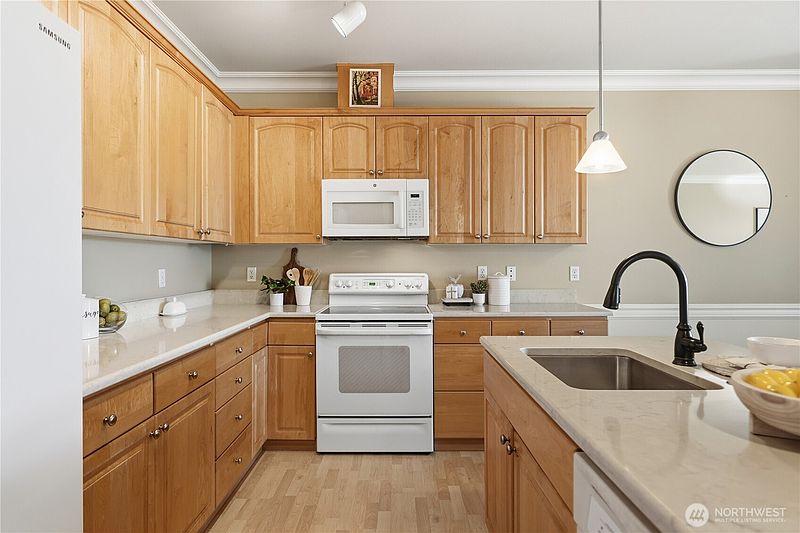 5th image of 23007 Lakeview Drive #A303