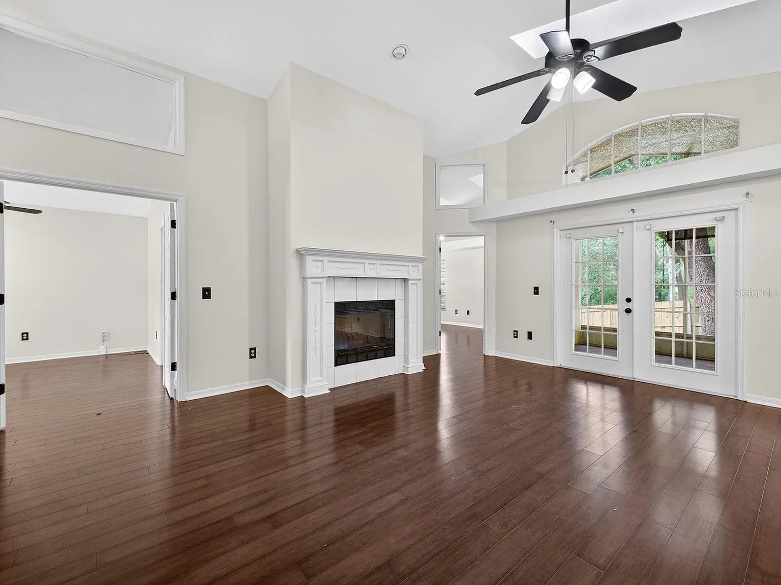3 bed, 2.0 bath, 1363 sqft, $2,200 — Photo 3