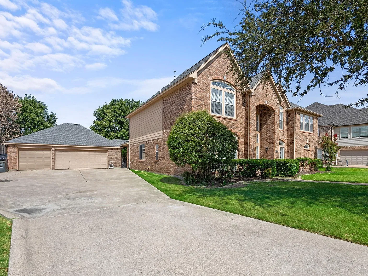 5 bed, 3638 sqft, $6,800 — Photo 2