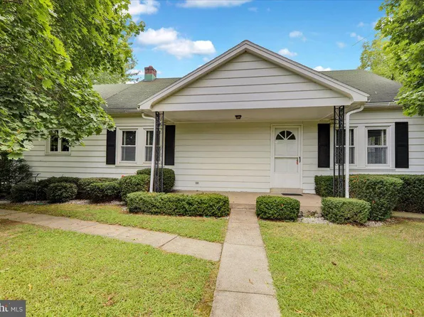 1181 Windsor Castle Rd, Hamburg, PA 19526